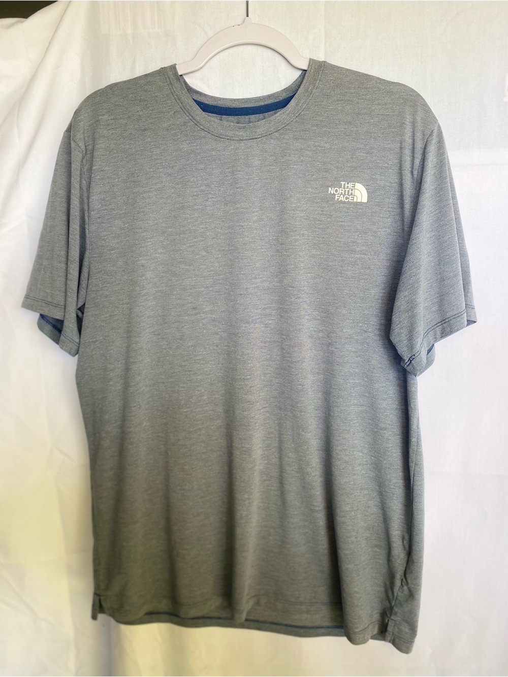 The North Face Men's T-Shirt Size G Gray Crew
Neck Short Sleeve
Stretch Logo